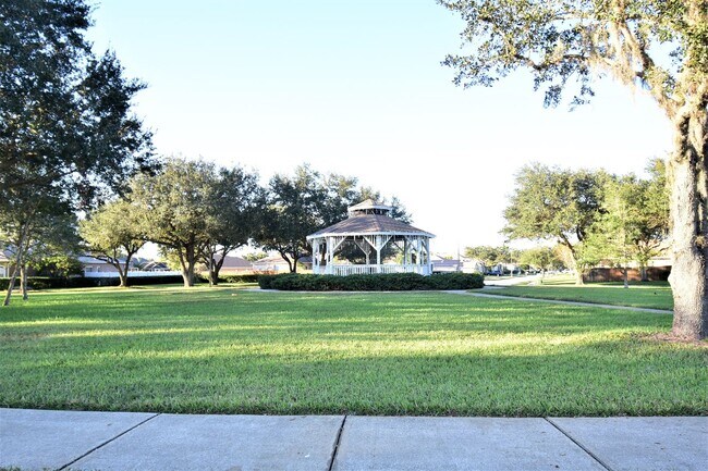 Building Photo - New Listing in Land O'Lakes