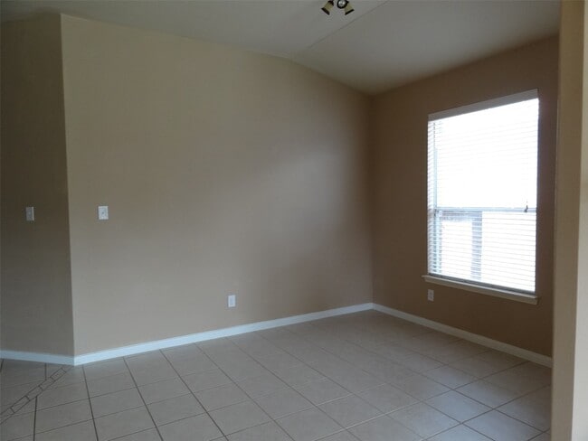 Building Photo - 2535 Marquette Trail