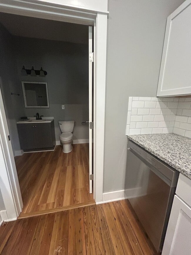 Building Photo - 839 Locust St