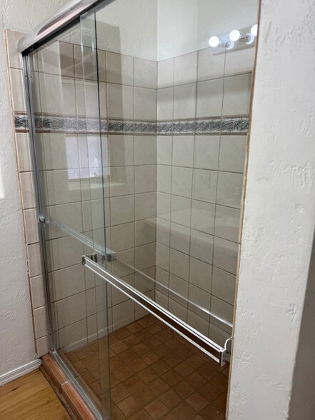 Building Photo - 1540 E Miles St