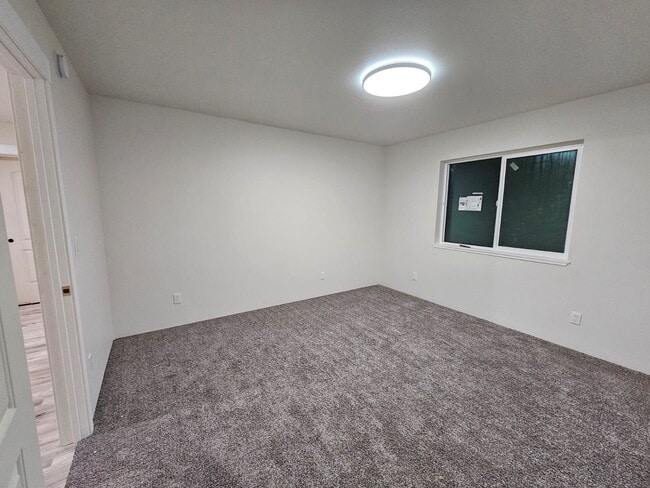 Building Photo - 38405 Woody Cir