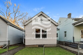 Building Photo - 313 E 16th St