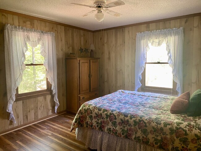 Building Photo - Lakefront Living! Furnished 3-Bed Home w/ ...