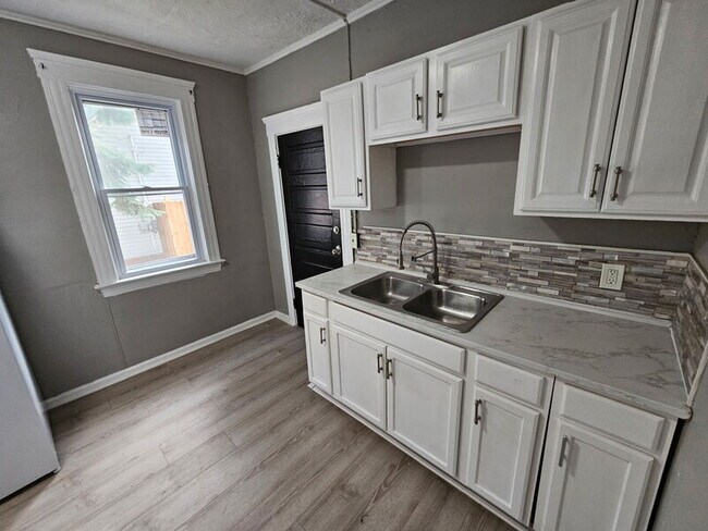 Building Photo - 1148 Norwood Rd