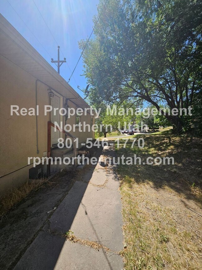 Building Photo - 902 Sullivan Dr