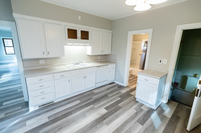 Building Photo - 1056 Watson St SW