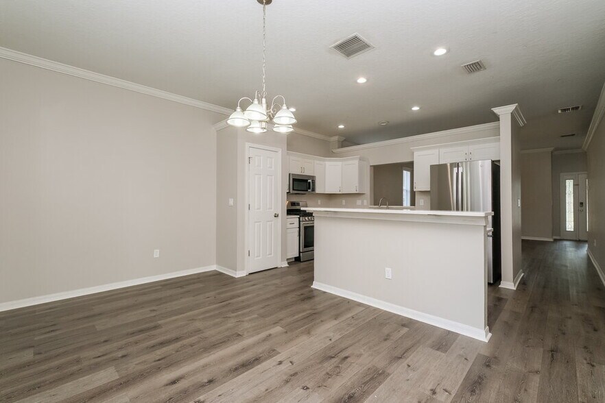 Building Photo - 6637 Cambridge Park Dr