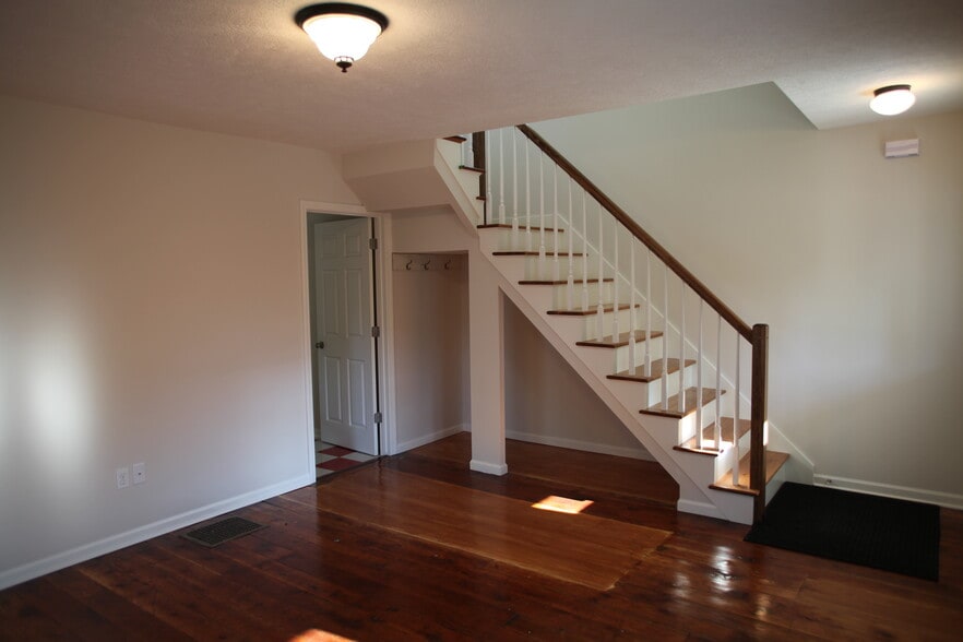 Building Photo - 808 Greene St