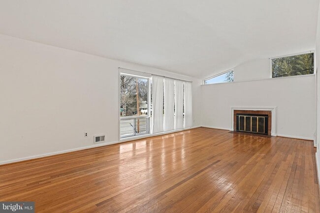 Building Photo - 6713 Old Chesterbrook Rd