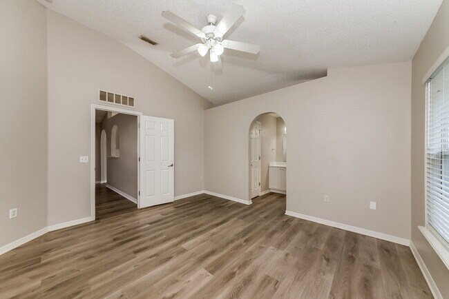 Building Photo - 1023 Brenton Leaf Dr