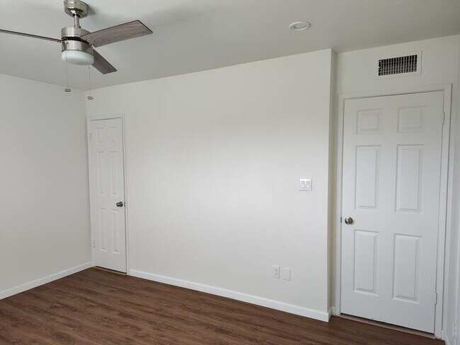 Building Photo - 2179 E Palmcroft Dr