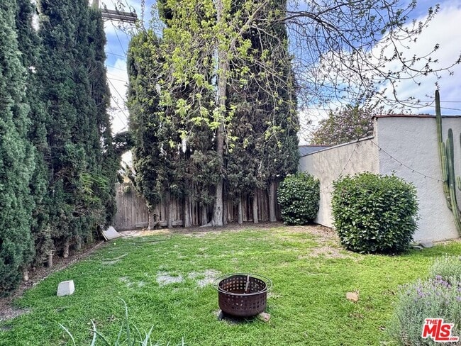 Building Photo - 3564 Dover St