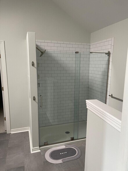 Building Photo - 404 Grace Ave