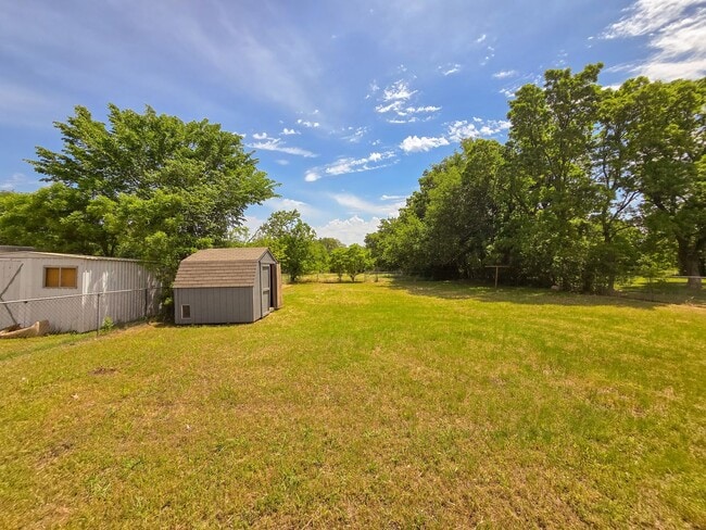 Building Photo - 3 Bedroom 1 Bath Home in Shawnee!