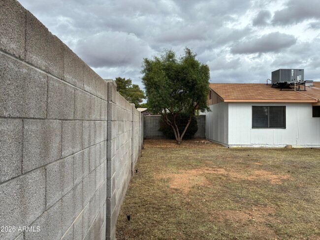 Building Photo - 4831 W Juniper Ave