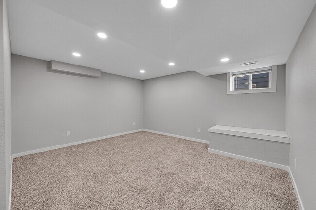 Building Photo - $2,295.00, 3 Bed, 2 bath located in Brighton.