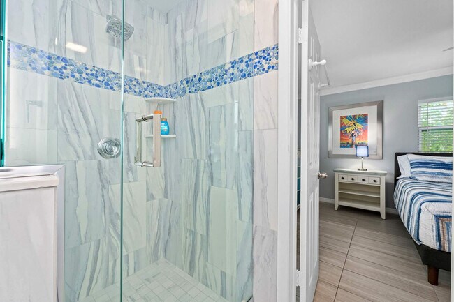 Building Photo - 1341 Bayview Dr