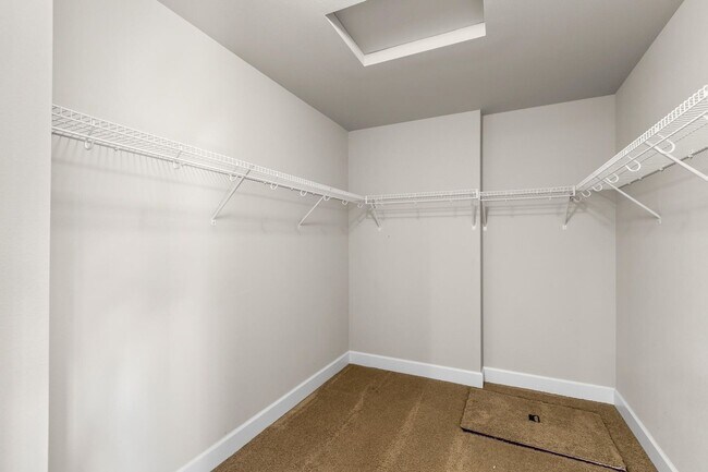 Building Photo - Bring the DOG!  Beautiful Like New NE 4 Bd...