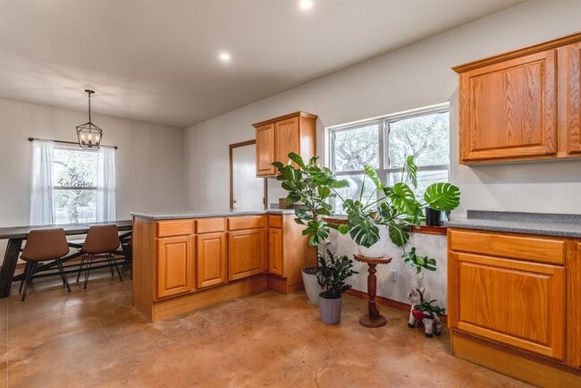 Building Photo - 2551 Spring Valley Dr