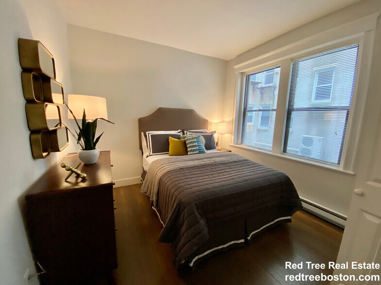 Building Photo - 77 Park Dr