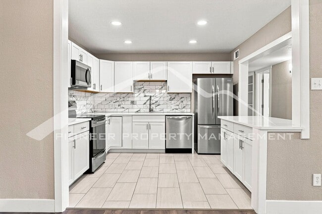 Building Photo - 1235 Scranton St