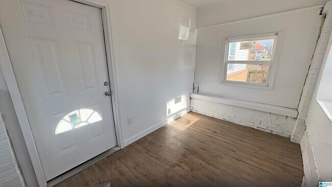 Building Photo - 1310 Steiner Ave SW