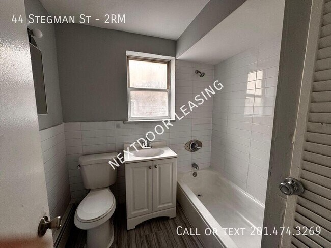 Building Photo - 44 Stegman St