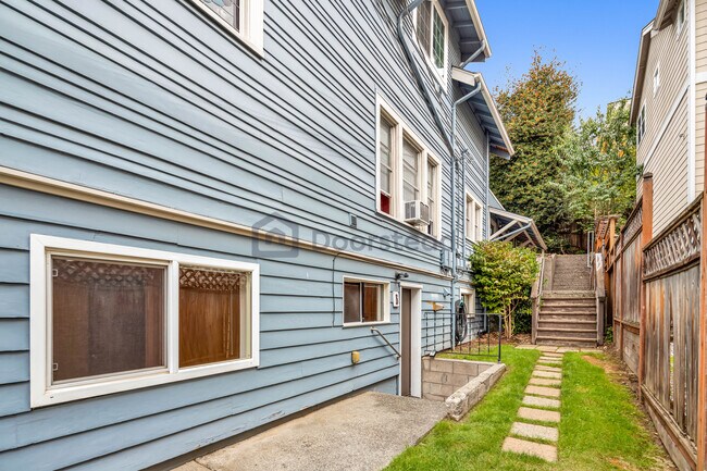 Building Photo - 2028 14th Ave W