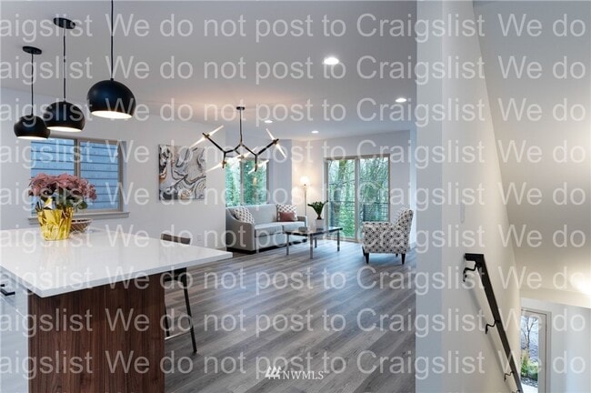 Building Photo - West Seattle - 3 Bedroom - 2.5 Bathroom w/...