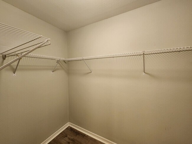 Building Photo - 977-979 Graystone Ave