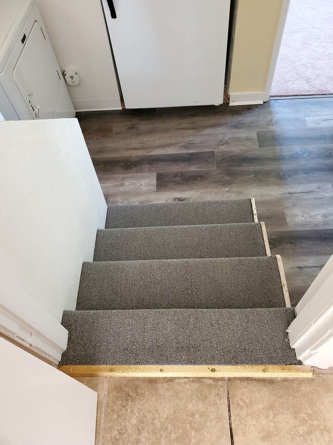 Building Photo - 914 Alice Ave