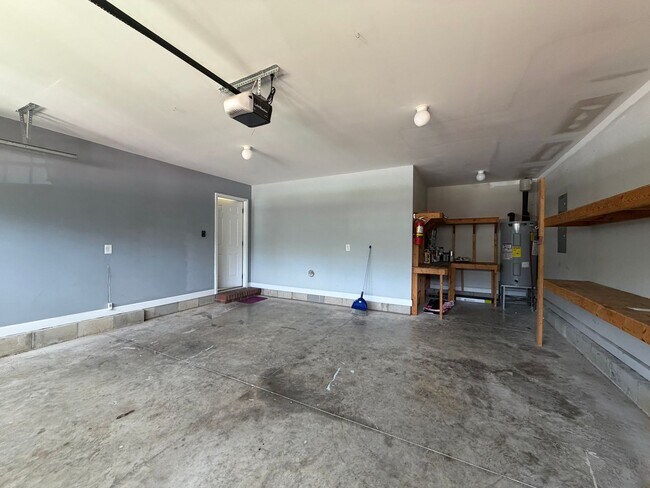 Building Photo - 310 Emma Ct