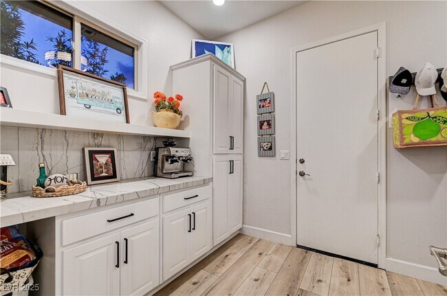 Building Photo - 105 Fountainhead Cir