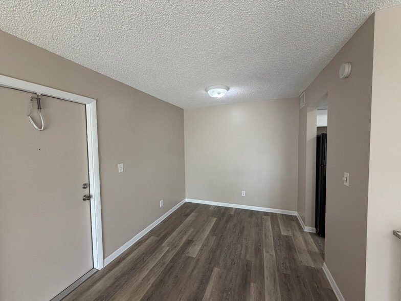 Building Photo - 766 NW Fork Rd