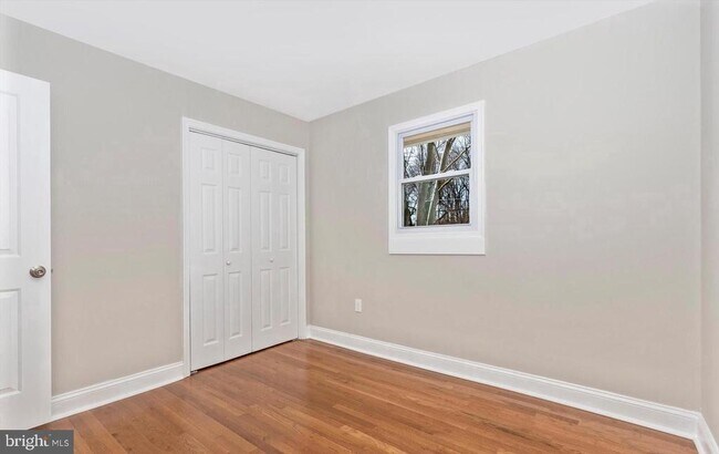 Building Photo - 5810 Rehling St