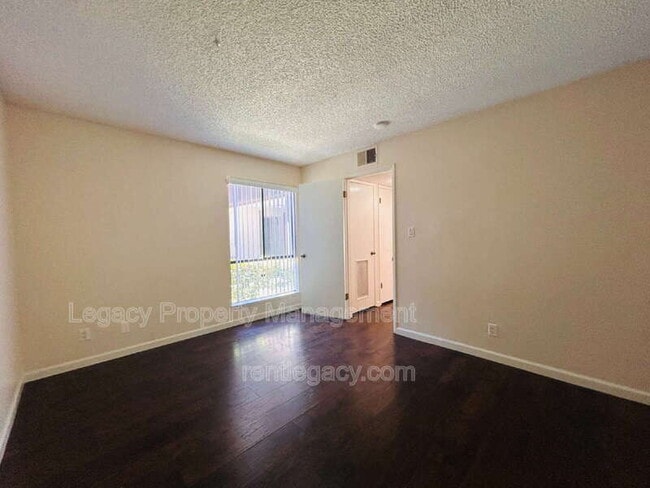 Building Photo - 2410 Starlight Ln