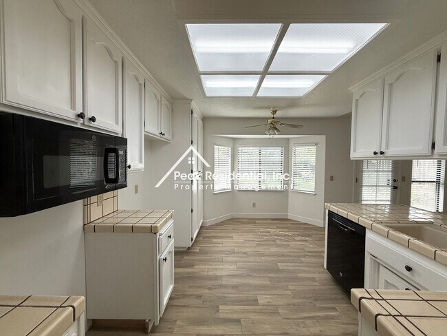 Building Photo - Wonderful Orangevale 4bd/2ba Home with 2 Car Garage!