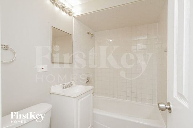 Building Photo - 171 Craig Dr W