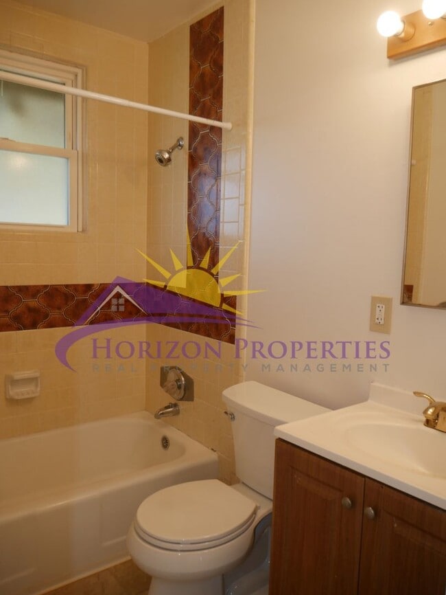 Building Photo - Unique 3 Bed 1.5 Bath 1,173 Sq. Ft. South Sacramento Home in Freeport Village