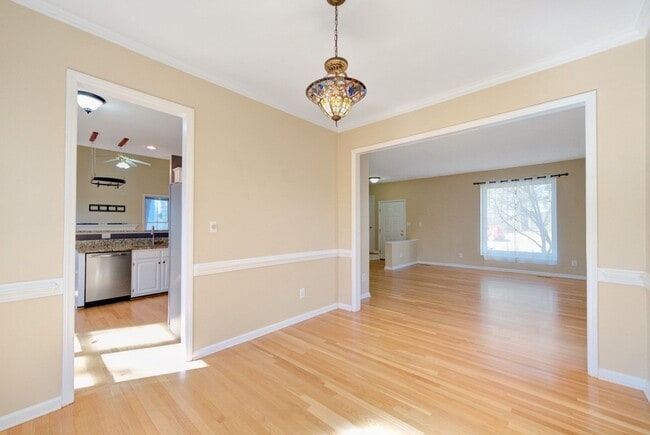 Building Photo - Bright + Spacious 4 Bedroom Home w/ Walkout Basement in Chestnut Bluffs of Woodcroft!