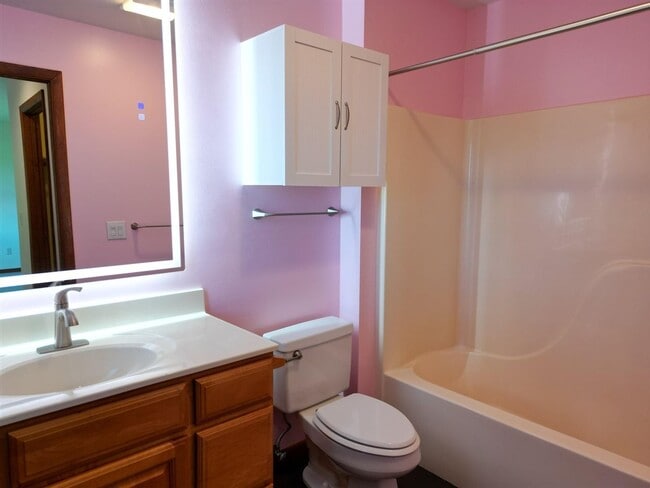 Building Photo - Spacious 5BR Retreat Minutes from Downtown Boyne City