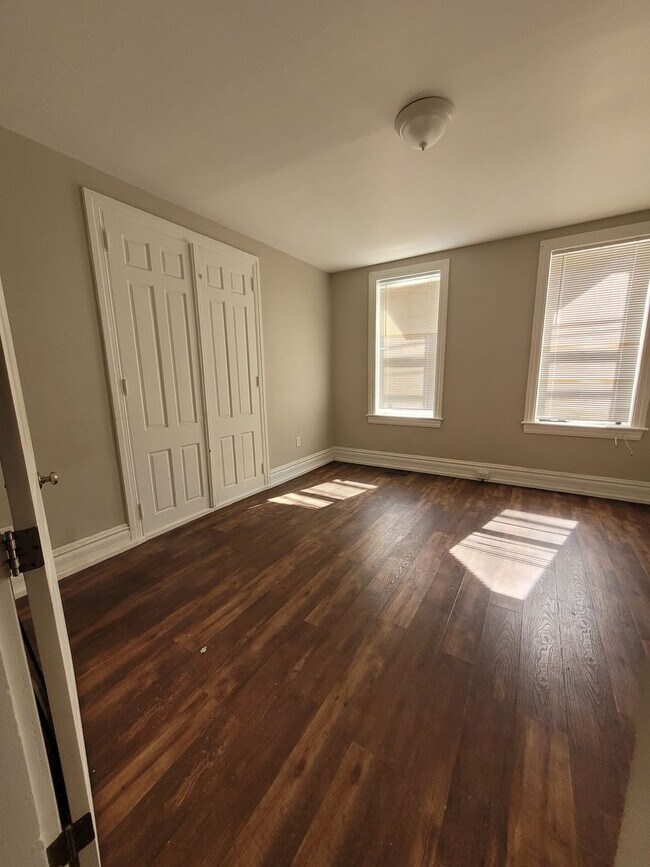 Building Photo - 257 E College Ave