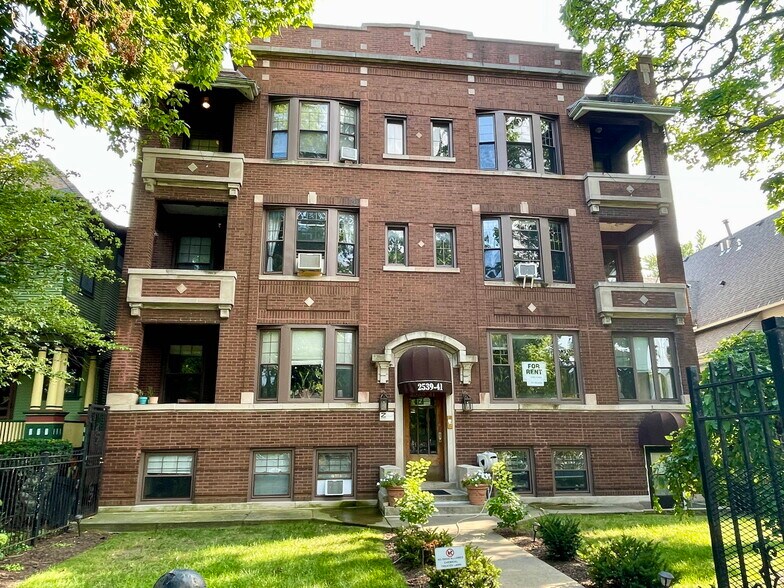 Building Photo - 2541 W Logan Blvd