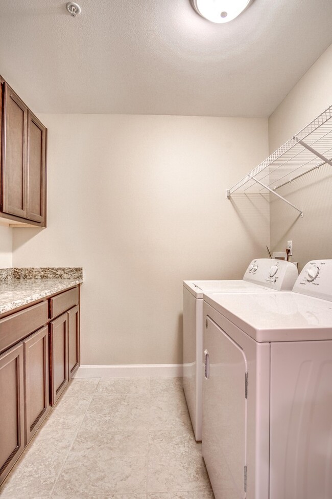 Building Photo - Beautiful New Luxury 2B/2B Apartment in FW...