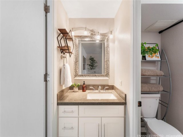 Building Photo - 1541 Dominis St