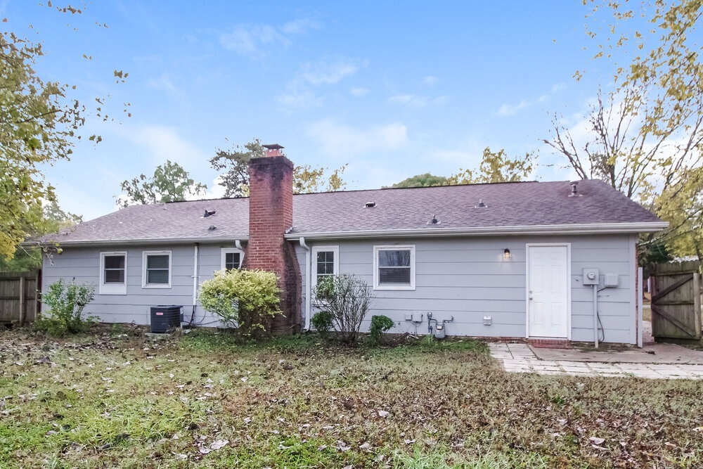 Building Photo - 2010 Longdale Dr