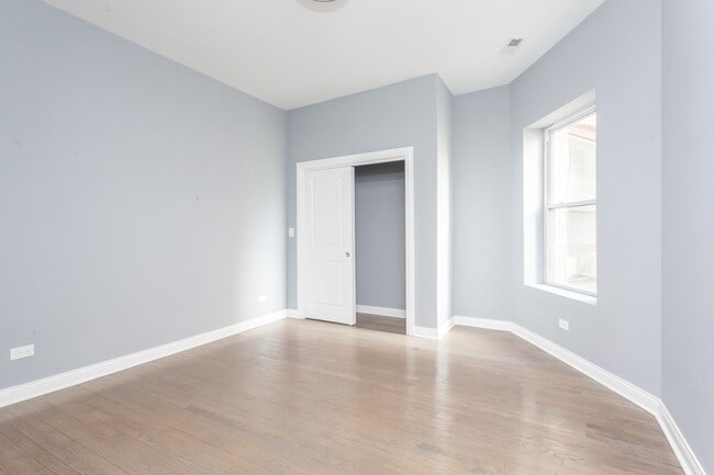 Building Photo - 5132 S Greenwood Ave