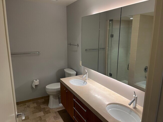 Building Photo - 841 S Gaines St