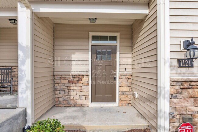 Building Photo - 1121 Latitude Dr