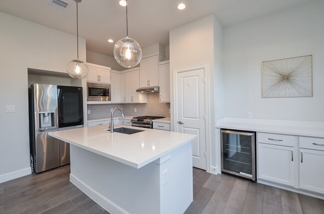 Building Photo - 9577 Neuens Rd